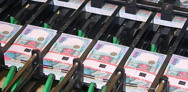 Тенге (бумажные деньги Казахстана) печатаются на Банкнотной фабрике